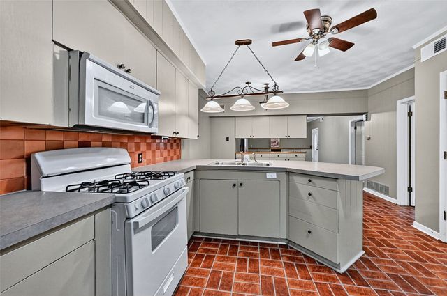 116 N Willow, Sherman, TX 75090