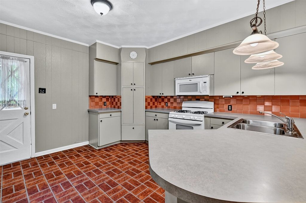 116 N Willow, Sherman, TX 75090