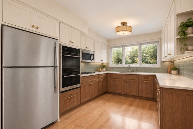 211 Sumac Road, Highland Park, IL 60035