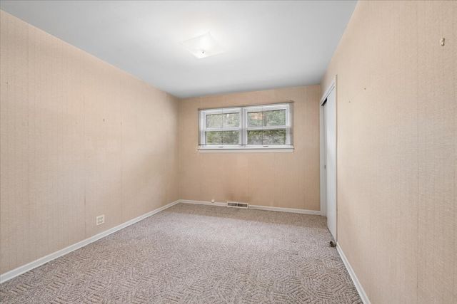 211 Sumac Road, Highland Park, IL 60035