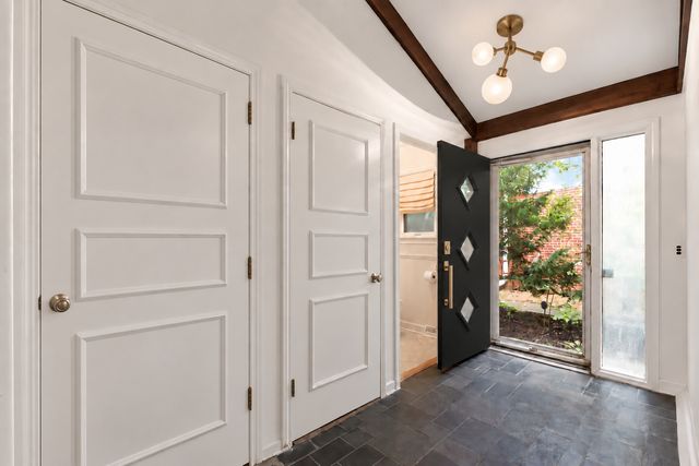 211 Sumac Road, Highland Park, IL 60035