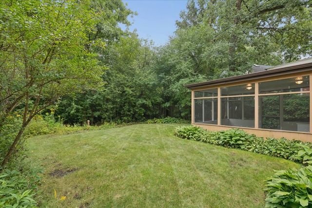 211 Sumac Road, Highland Park, IL 60035