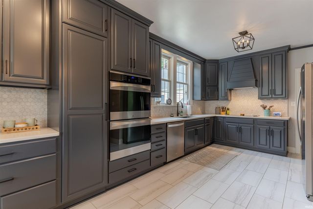 7110 Newburgh Road, Evansville, IN 47715