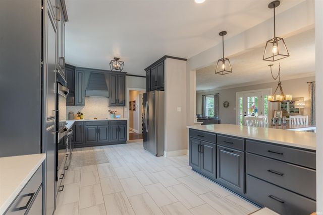 7110 Newburgh Road, Evansville, IN 47715