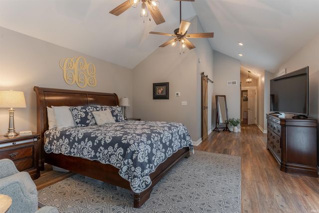 7110 Newburgh Road, Evansville, IN 47715