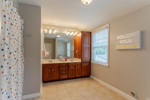 7110 Newburgh Road, Evansville, IN 47715