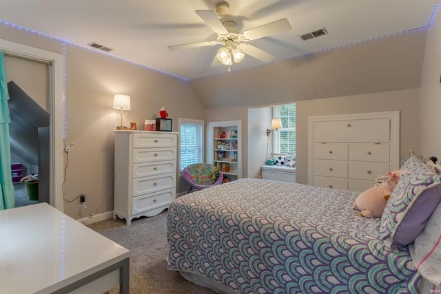 7110 Newburgh Road, Evansville, IN 47715