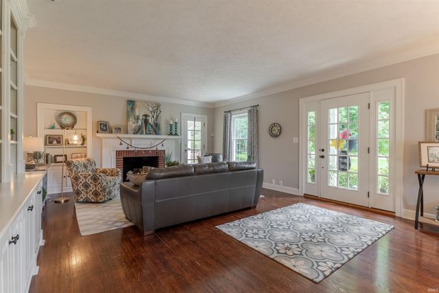 7110 Newburgh Road, Evansville, IN 47715