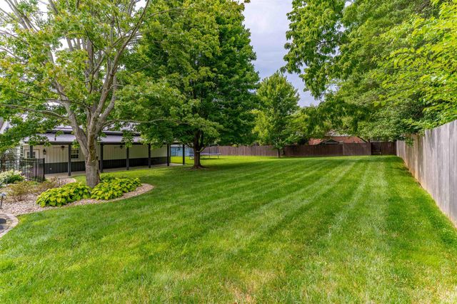 7110 Newburgh Road, Evansville, IN 47715