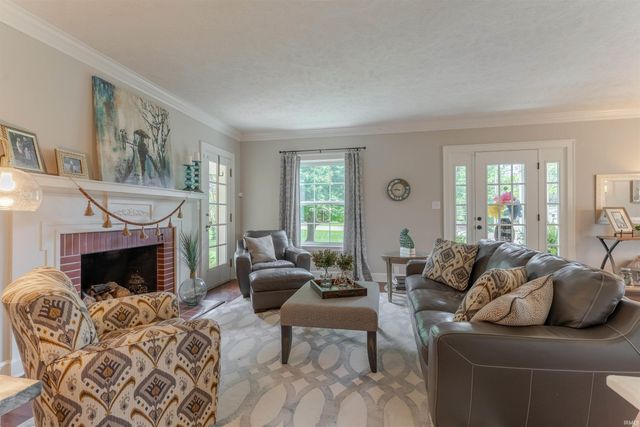 7110 Newburgh Road, Evansville, IN 47715