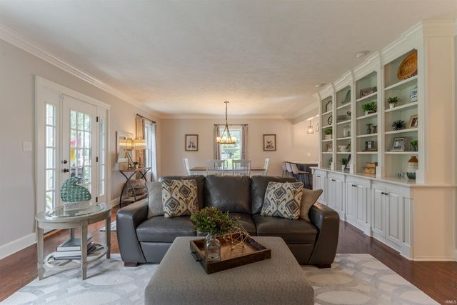 7110 Newburgh Road, Evansville, IN 47715