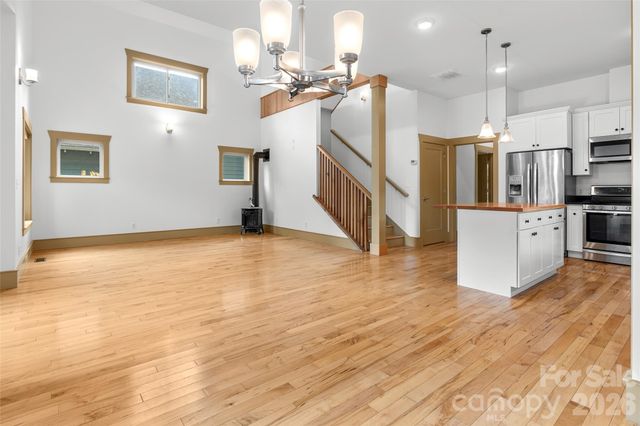 337 Sand Hill Road, Asheville, NC 28806