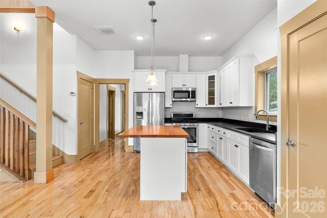 337 Sand Hill Road, Asheville, NC 28806
