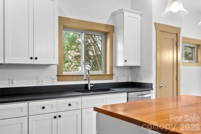 337 Sand Hill Road, Asheville, NC 28806
