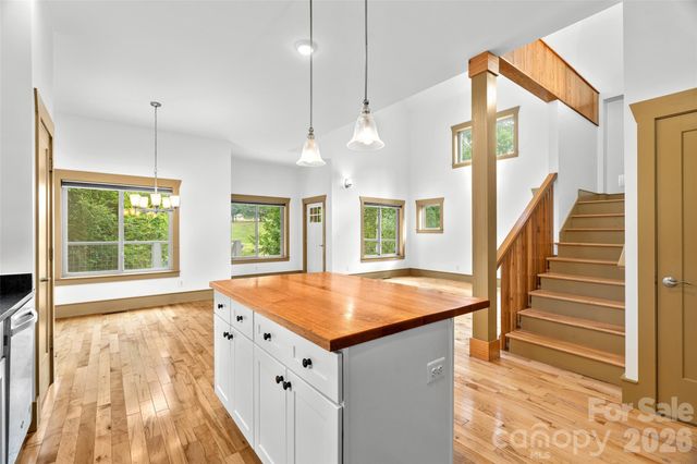 337 Sand Hill Road, Asheville, NC 28806