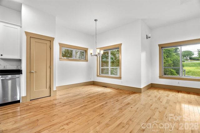 337 Sand Hill Road, Asheville, NC 28806