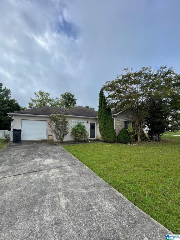 401 MERIWEATHER LANE, Calera, AL 35040