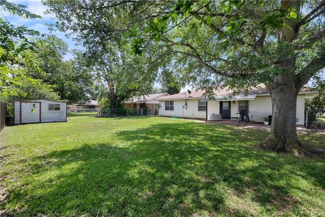 806 Dillard Street, Caldwell, TX 77836