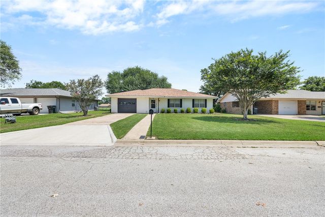 806 Dillard Street, Caldwell, TX 77836