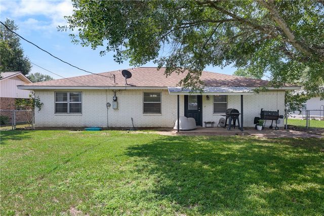 806 Dillard Street, Caldwell, TX 77836