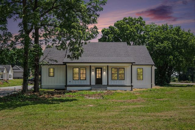 1798 Twin Caves Dr, Lewisburg, TN 37091