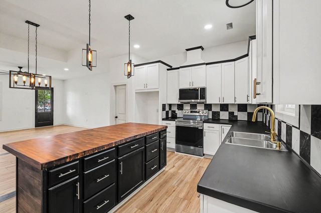 1798 Twin Caves Dr, Lewisburg, TN 37091