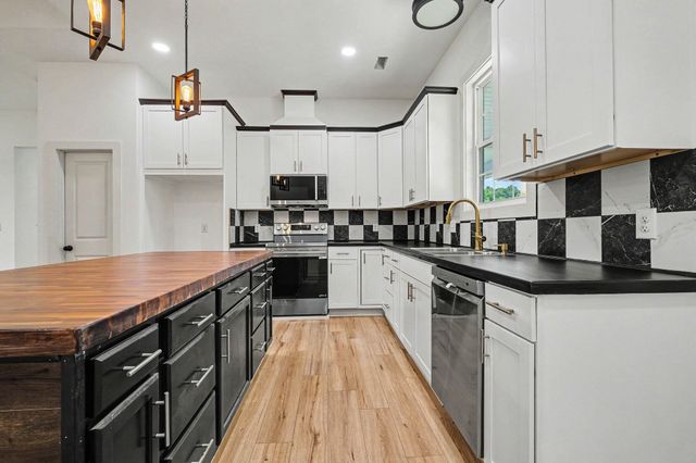 1798 Twin Caves Dr, Lewisburg, TN 37091