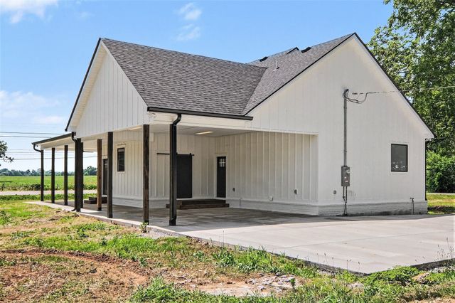 1798 Twin Caves Dr, Lewisburg, TN 37091