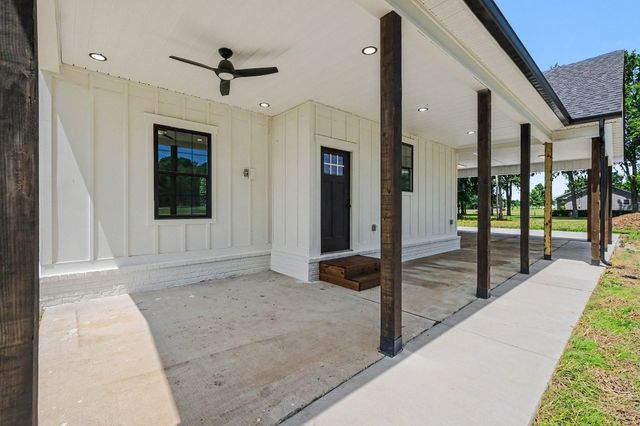 1798 Twin Caves Dr, Lewisburg, TN 37091