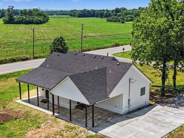 1798 Twin Caves Dr, Lewisburg, TN 37091