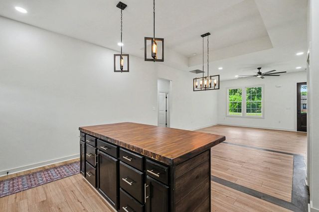 1798 Twin Caves Dr, Lewisburg, TN 37091