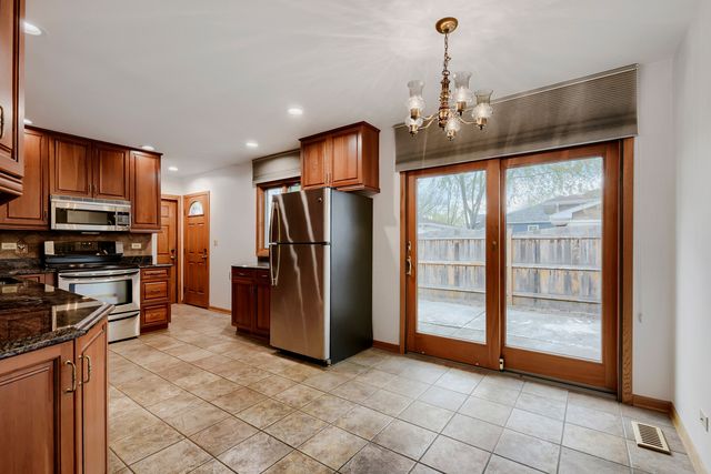 496 Sheridan Lane, Schaumburg, IL 60193