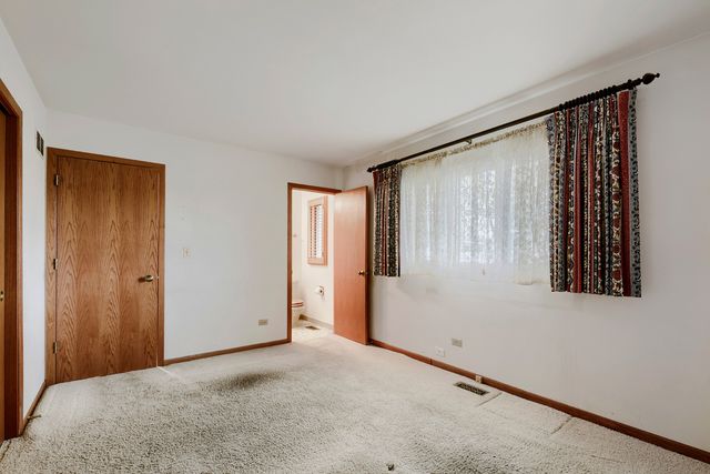 496 Sheridan Lane, Schaumburg, IL 60193