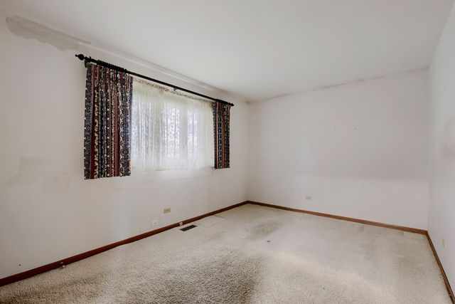 496 Sheridan Lane, Schaumburg, IL 60193