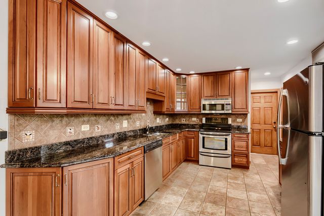 496 Sheridan Lane, Schaumburg, IL 60193
