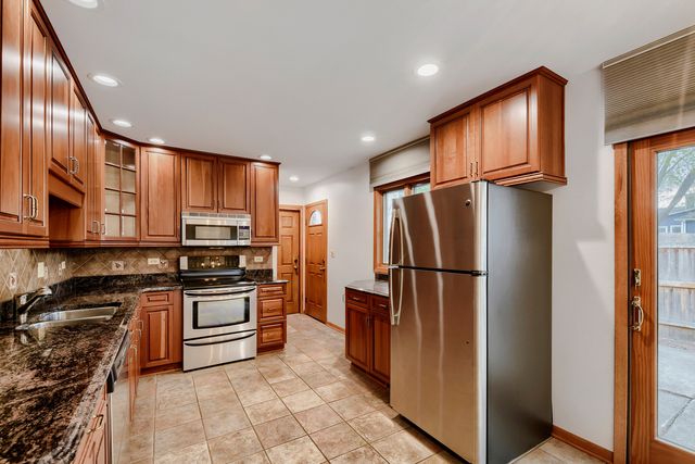 496 Sheridan Lane, Schaumburg, IL 60193