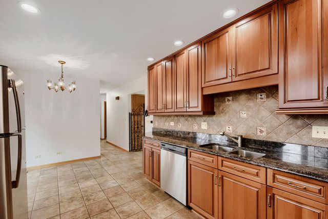 496 Sheridan Lane, Schaumburg, IL 60193