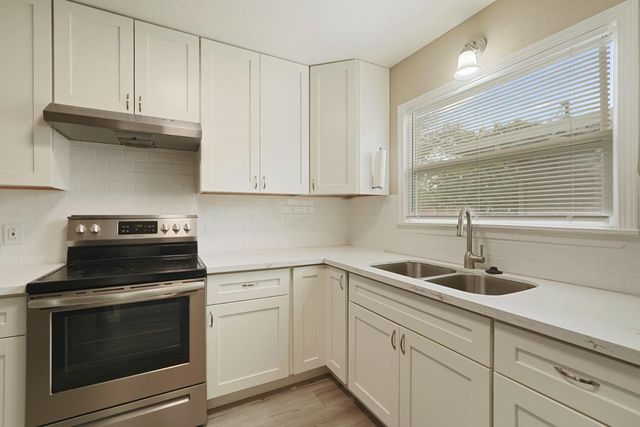 1640 Oxford Way, Stockton, CA 95204