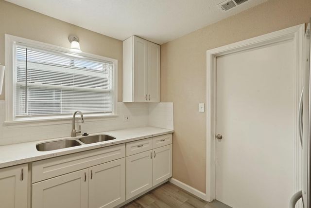 1640 Oxford Way, Stockton, CA 95204