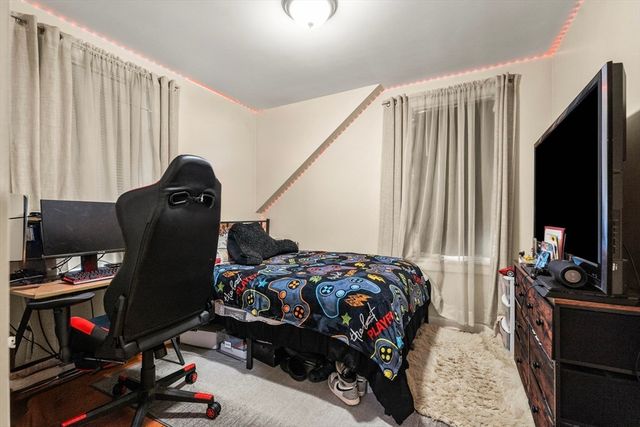 883 Grinnell St, Fall River, MA 02721