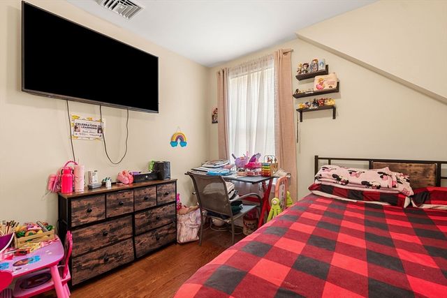 883 Grinnell St, Fall River, MA 02721