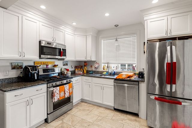 883 Grinnell St, Fall River, MA 02721
