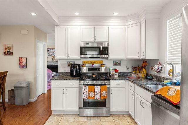 883 Grinnell St, Fall River, MA 02721