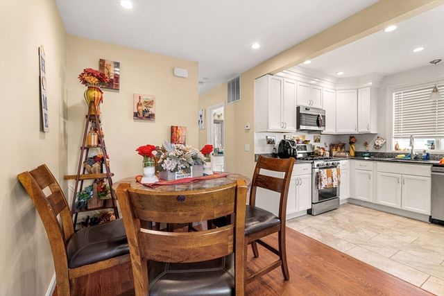 883 Grinnell St, Fall River, MA 02721