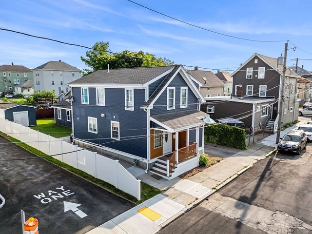 883 Grinnell St, Fall River, MA 02721