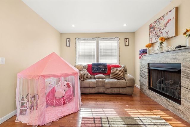 883 Grinnell St, Fall River, MA 02721