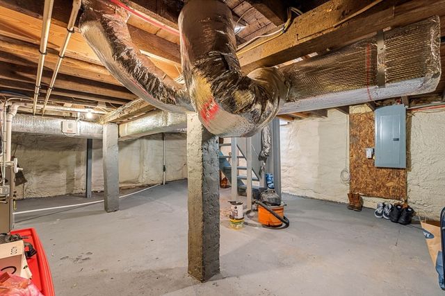 883 Grinnell St, Fall River, MA 02721