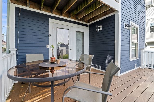 883 Grinnell St, Fall River, MA 02721