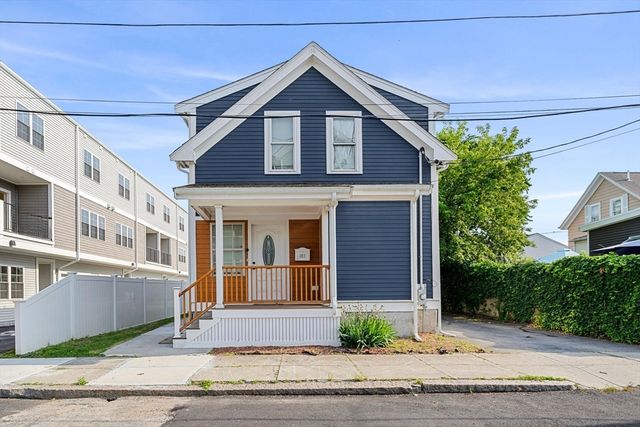 883 Grinnell St, Fall River, MA 02721