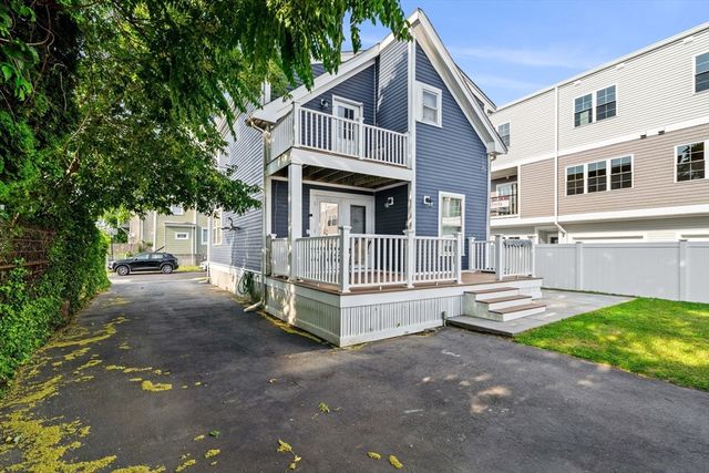 883 Grinnell St, Fall River, MA 02721